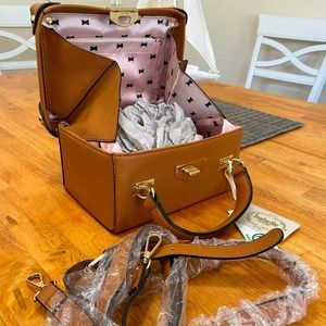 Brand new Trendy box bag by Isabelle handbags